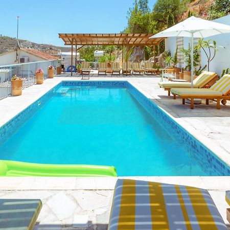 Archondia House - Holiday Apartments With Pool 칼라바소스 외부 사진