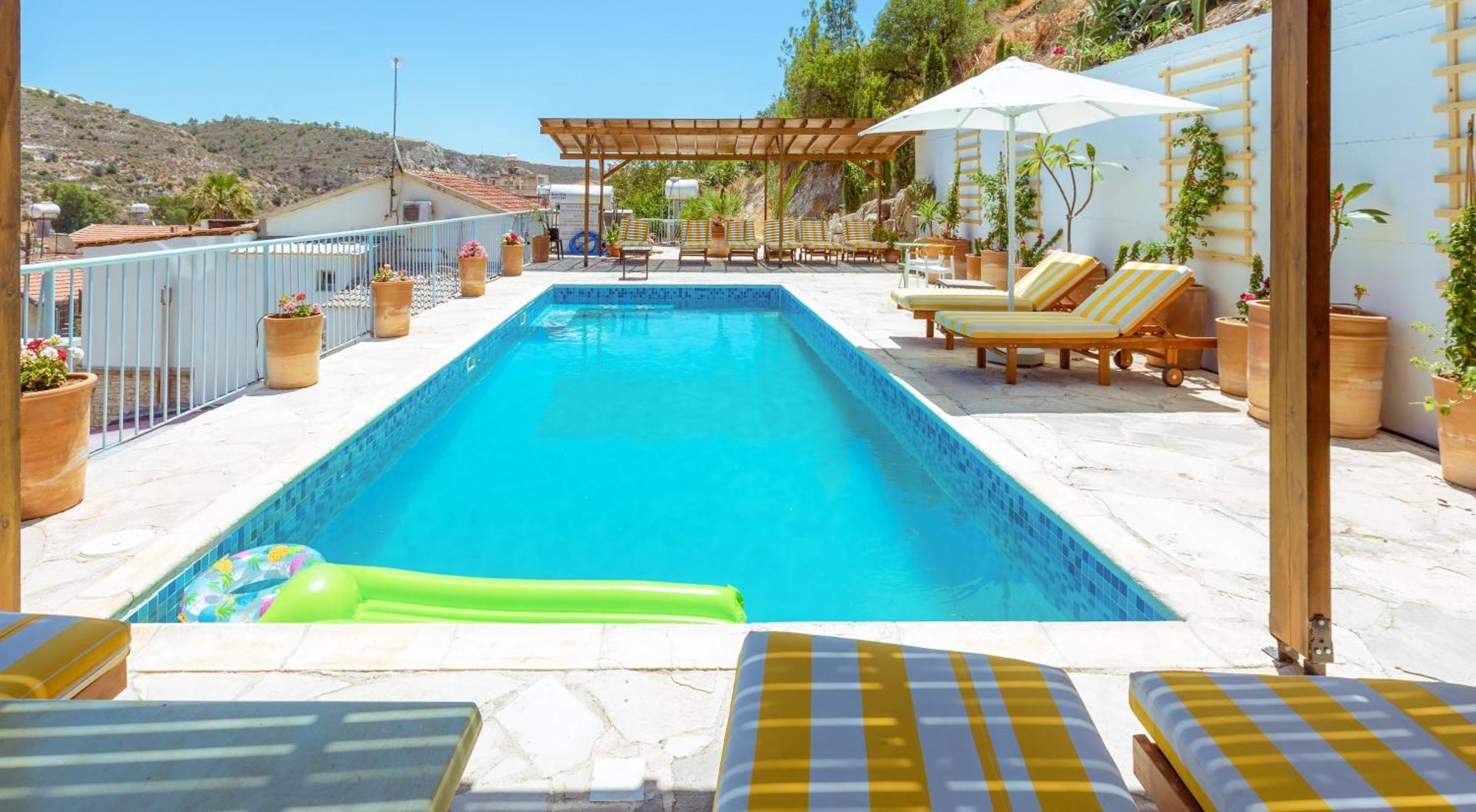 Archondia House - Holiday Apartments With Pool 칼라바소스 외부 사진